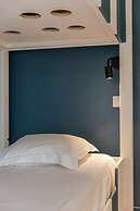 Huswell - Modern Family Flat Steps From the sea