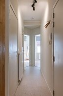 Huswell - Modern Family Flat Steps From the sea