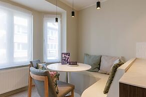 Huswell - Modern Family Flat Steps From the sea