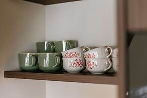 Huswell - Modern Family Flat Steps From the sea