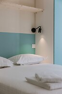 Huswell - Modern Family Flat Steps From the sea