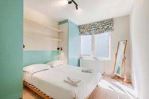 Huswell - Modern Family Flat Steps From the sea