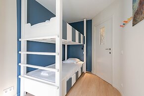 Huswell - Modern Family Flat Steps From the sea