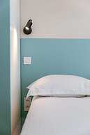 Huswell - Modern Family Flat Steps From the sea