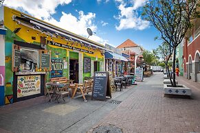 Chic City View Residence by the Bay