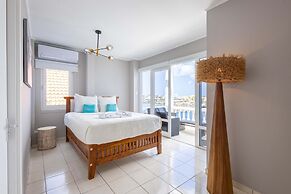 Chic City View Residence by the Bay