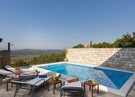 Villa Source with Private Pool