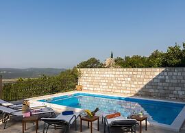 Villa Source with Private Pool