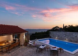 Villa Source with Private Pool