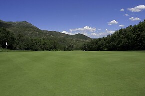 Midway 4 Bedroom Golf Course Luxury Turnberry 23 Home