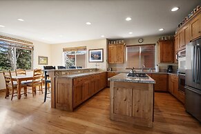 Midway 4 Bedroom Golf Course Luxury Turnberry 23 Home