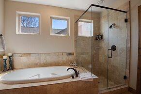 Midway 4 Bedroom Golf Course Luxury Turnberry 23 Home