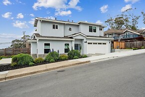 Panoramic Ocean Views Modern Coastal Escape 3 Bedroom Home