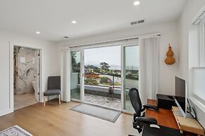 Panoramic Ocean Views Modern Coastal Escape 3 Bedroom Home