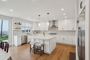 Panoramic Ocean Views Modern Coastal Escape 3 Bedroom Home