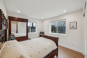 Panoramic Ocean Views Modern Coastal Escape 3 Bedroom Home