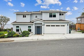 Panoramic Ocean Views Modern Coastal Escape 3 Bedroom Home