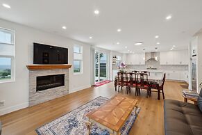 Panoramic Ocean Views Modern Coastal Escape 3 Bedroom Home
