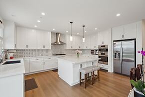 Panoramic Ocean Views Modern Coastal Escape 3 Bedroom Home