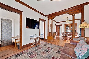 Vintage 3 Bed Condo In Chicagolands Trendy Berwyn 3 Bedroom Condo