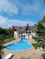 Raquel's Bliss Hotel Diani