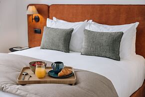 Ando Living Corpo Santo House