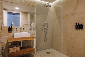 Ando Living Corpo Santo House