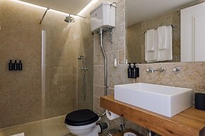 Ando Living Corpo Santo House