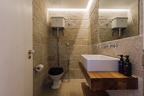 Ando Living Corpo Santo House