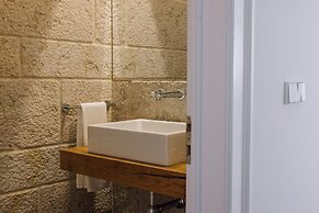 Ando Living Corpo Santo House