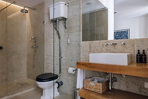 Ando Living Corpo Santo House