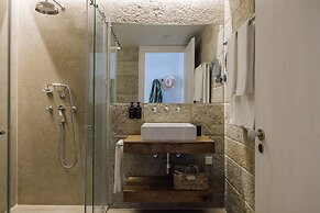 Ando Living Corpo Santo House