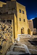 The Commander s Cave