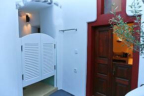 The Commander s Cave