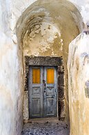 The Commander s Cave