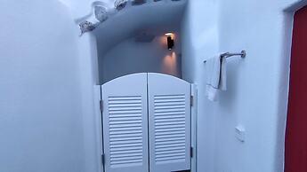 The Commander s Cave