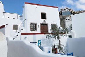 The Commander s House