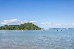 Casa Pé Na Areia com Piscina e Jacuzzi