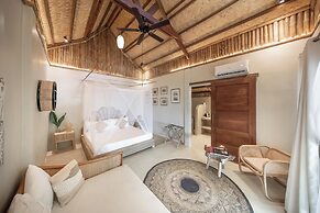 The Beach House Ocam Ocam