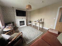 House Sleeps 10-garden-parking-nearbarryisland