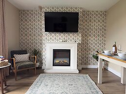 House Sleeps 10-garden-parking-nearbarryisland