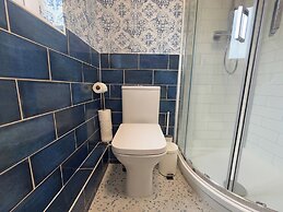 House Sleeps 10-garden-parking-nearbarryisland