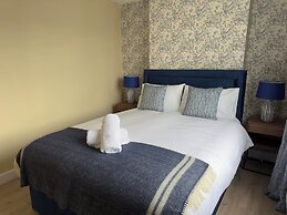 House Sleeps 10-garden-parking-nearbarryisland