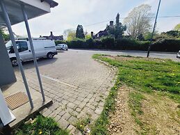 Rusper Retreat - Spacious Home Near Gatwick