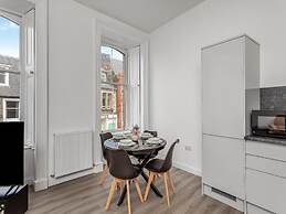 Cosy Apartment - Sleeps 4 & Stunning Views