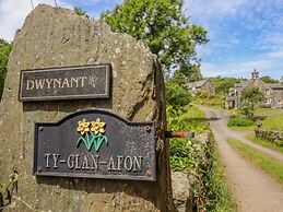Ty Glan Yr Afon