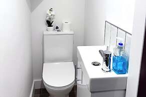 Housesleeps10-5bed- Citystay-parking-tv