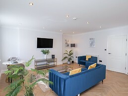 The Salisbury Apartment 404