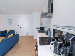 The Salisbury Apartment 404
