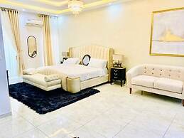 Winnie Host and Homes